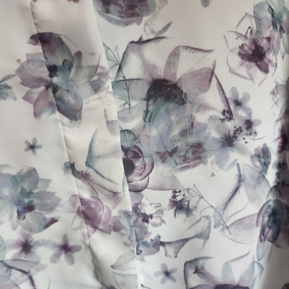 H&M buttoned flowy floral blouse sz 12 - Picture 8 of 8